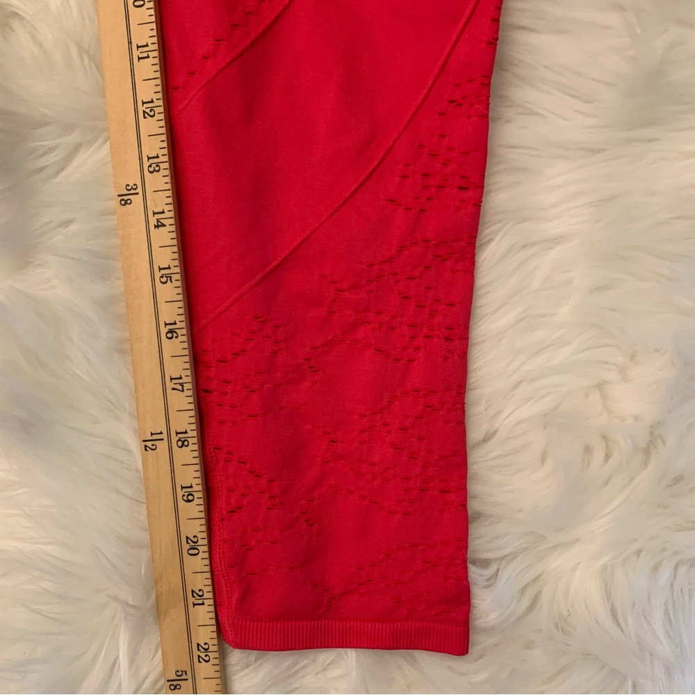 Fabletics Luciano Hot Pink Laser Cut out Crop Leggings 22” Large Activewear - Picture 7 of 15